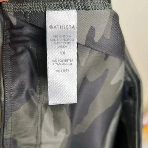 Athleta Ultimate Camo 7/8 Tight Size 1X - Picture 6 of 7